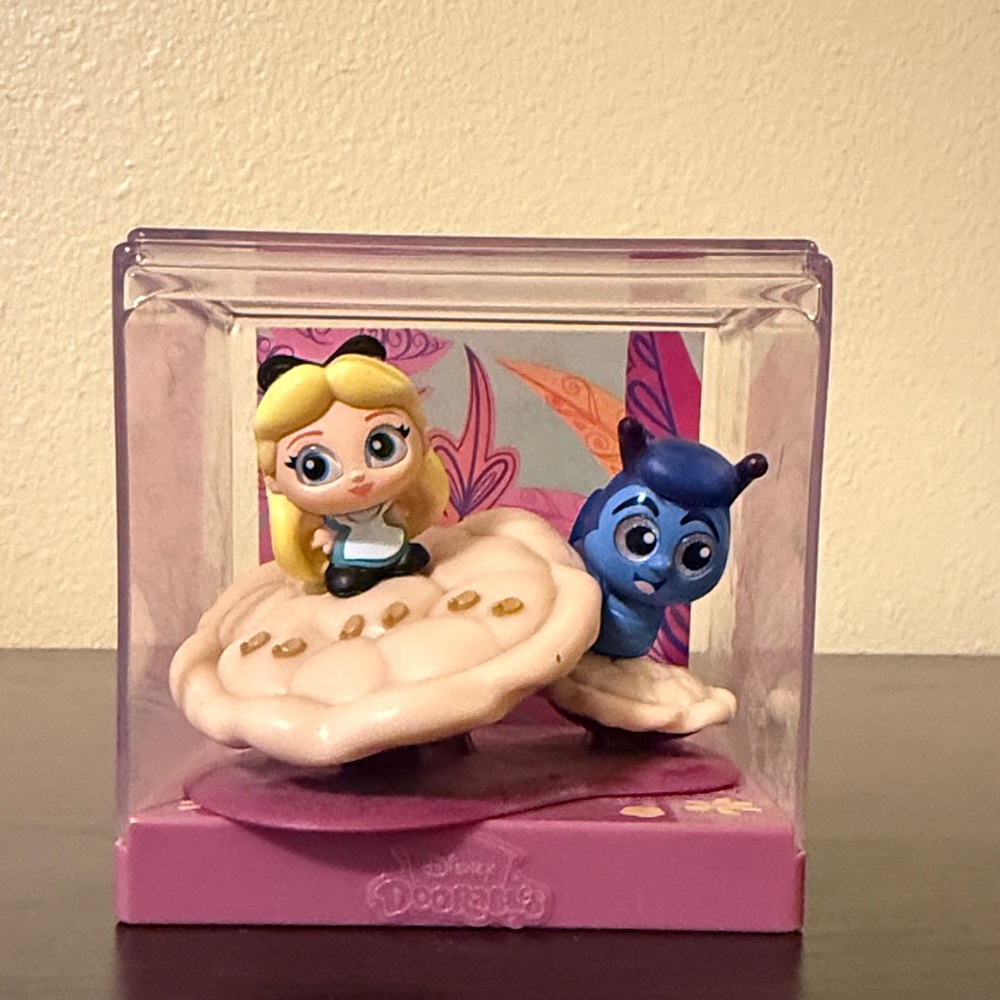 Alice in wonderland Disney doorables movie moments series 2